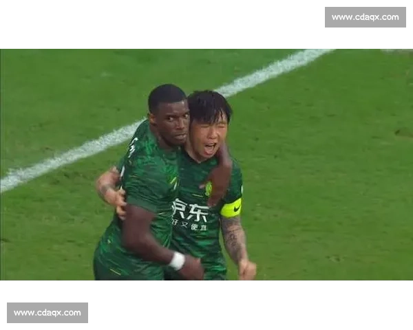 李磊 200 战获纪念球衣 与张稀哲 400 战传奇合影致敬队史